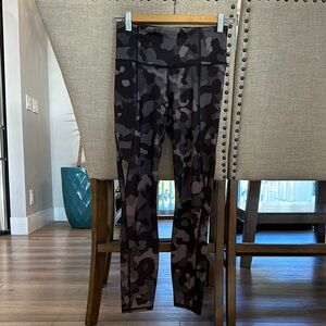 Athleta Lighting Camo 7/8 Leggings